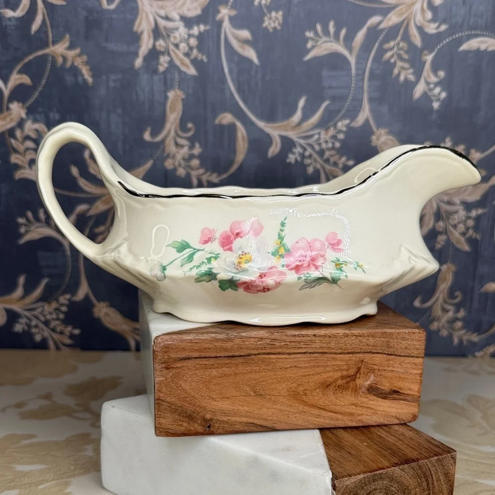 Vintage 1947 Homer Laughlin Oval Floral Pattern Gravy Boat Platinum Trim